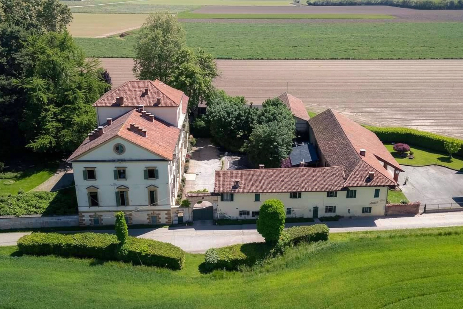Villa storica ubicata nel Comune di Fossano fr. Piovani 5