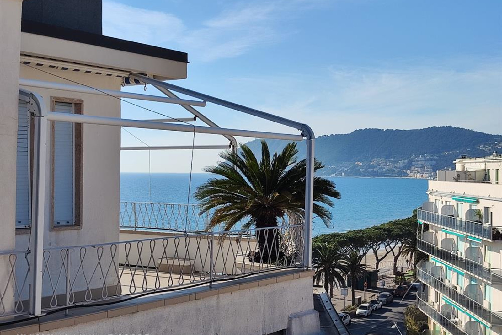 Alassio Attico 20 mt dal mare con terrazzo vivibile vista mare 1