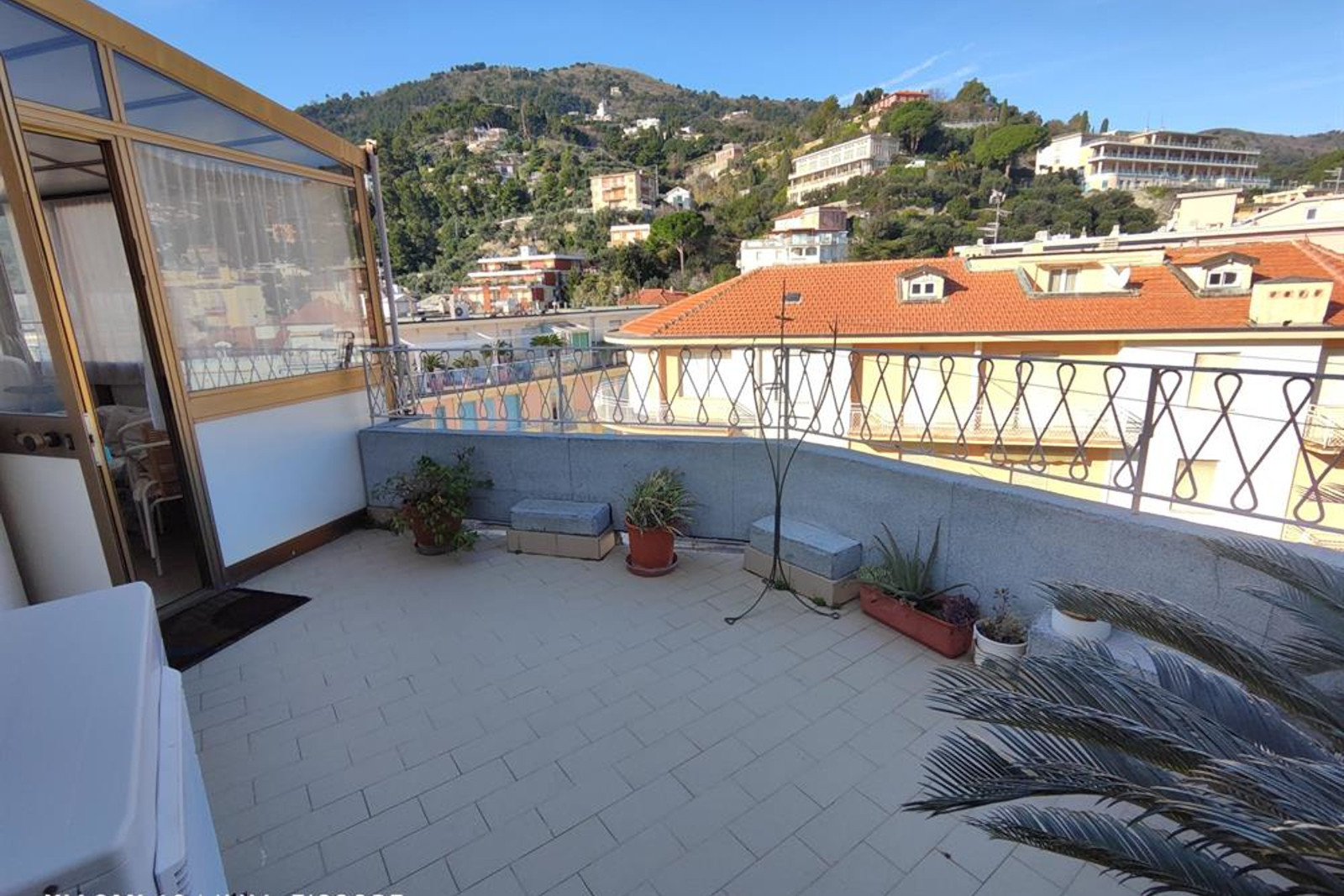 Alassio Attico 20 mt dal mare con terrazzo vivibile vista mare 3