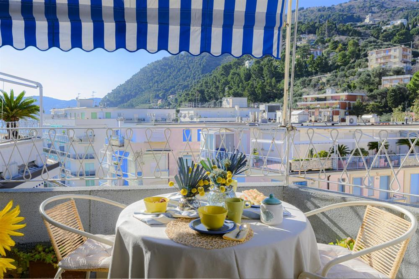 Alassio Attico 20 mt dal mare con terrazzo vivibile vista mare 4