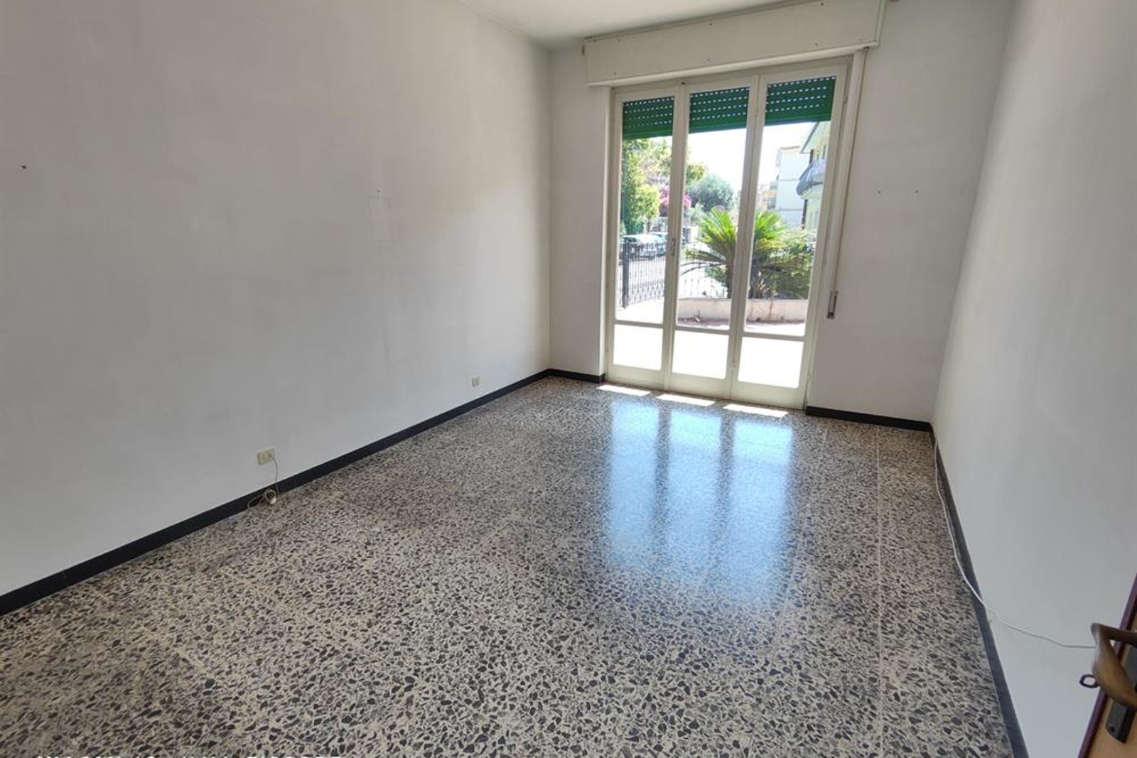 Alassio a pochi minuti a piedi dal mare ampio quadrilocale con terrazzo 11