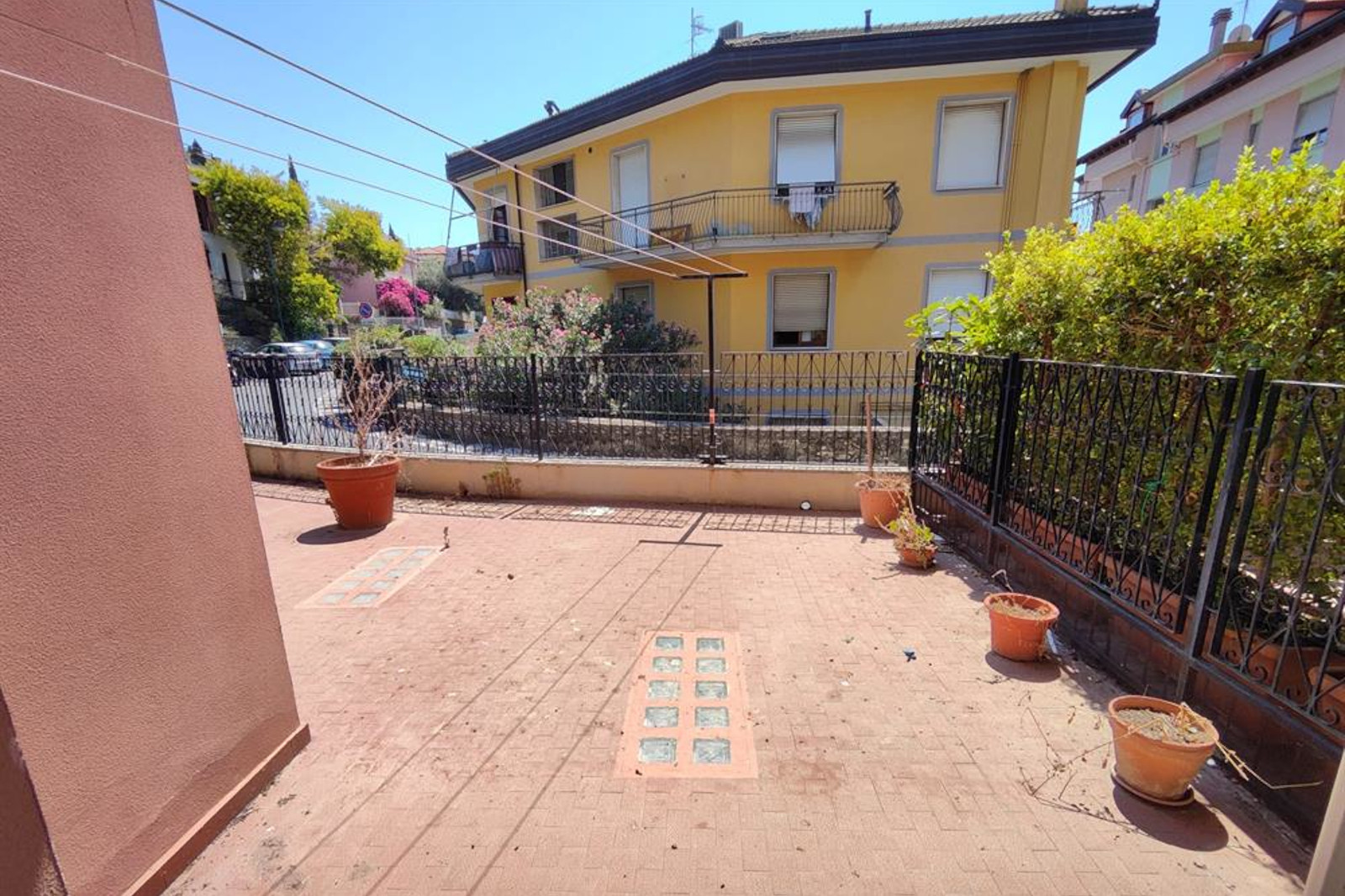 Alassio a pochi minuti a piedi dal mare ampio quadrilocale con terrazzo 2