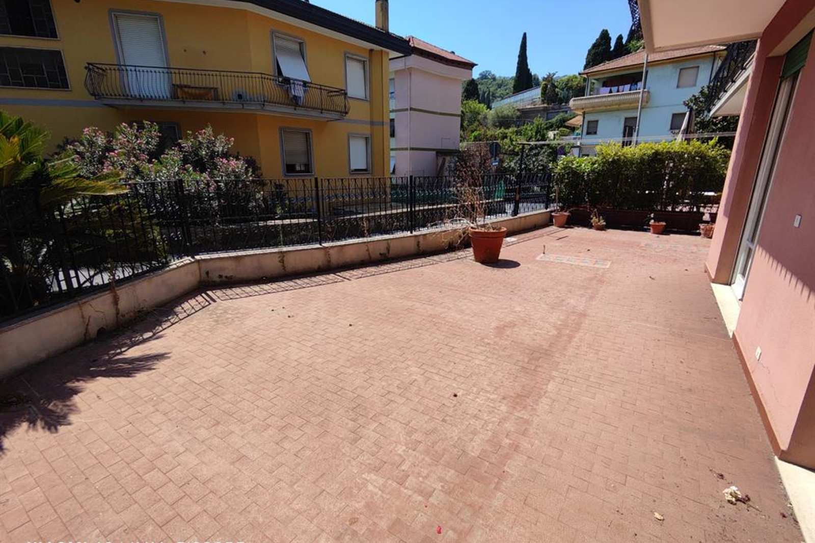 Alassio a pochi minuti a piedi dal mare ampio quadrilocale con terrazzo 3