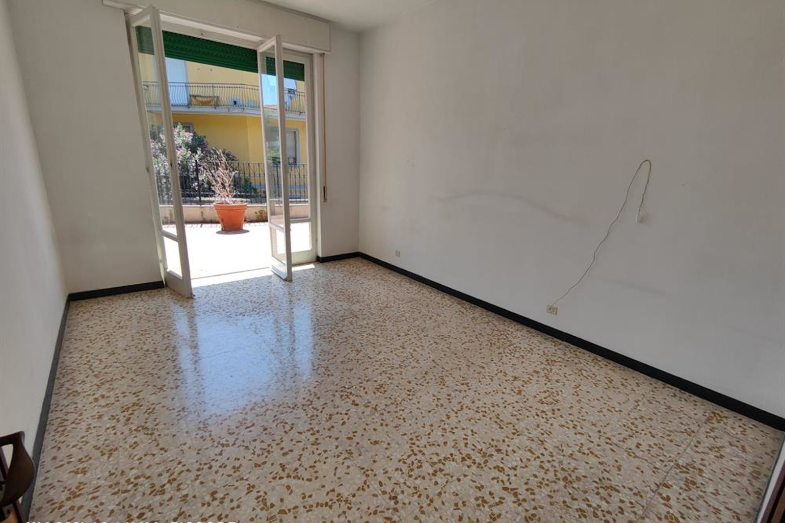 Alassio a pochi minuti a piedi dal mare ampio quadrilocale con terrazzo 9