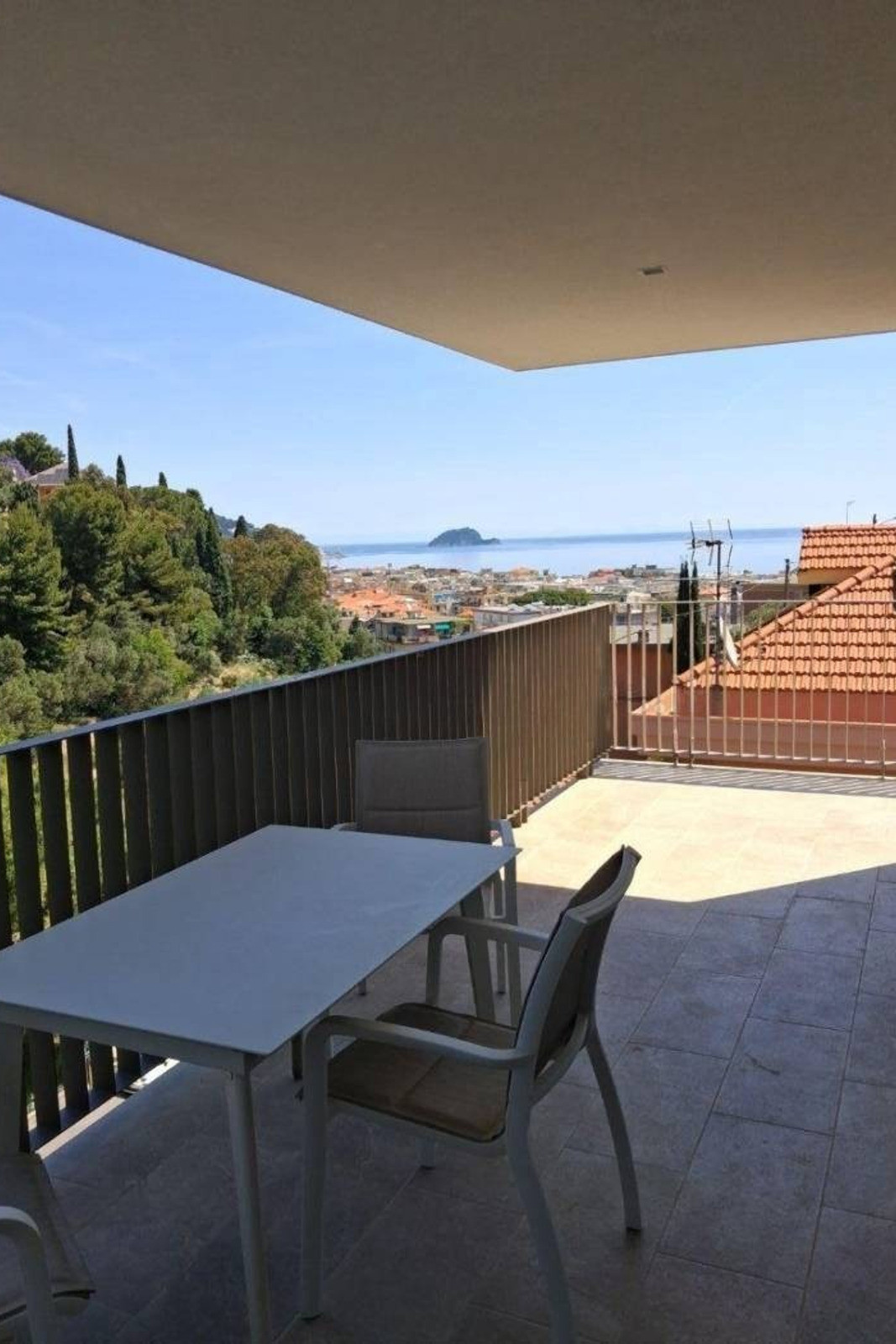 Attico panoramico con vista mare sconfinata ad Alassio 3